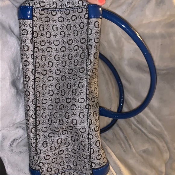 Guess purse - Picture 4 of 4